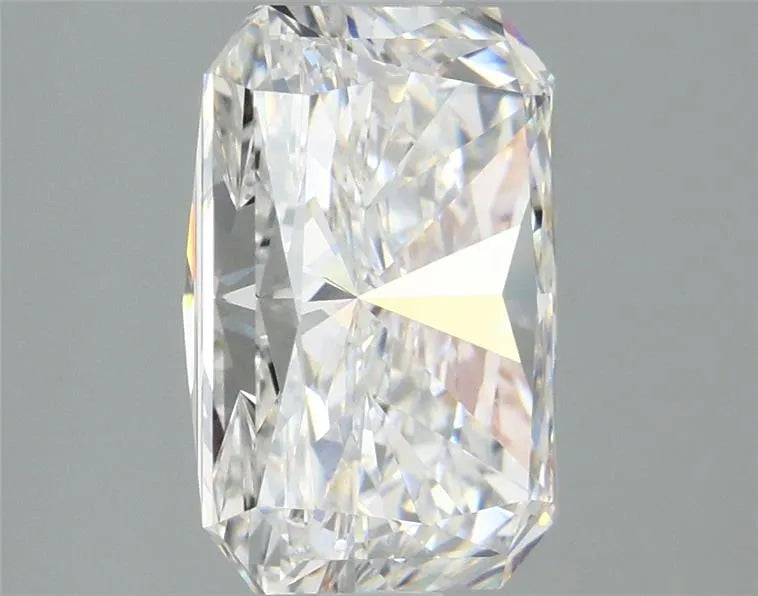 Lab-Grown Radiant Diamond - 3.1 Carats, E Color, VVS2 Clarity - Sustainable Luxury and Dazzling Brilliance-IGI·Certified